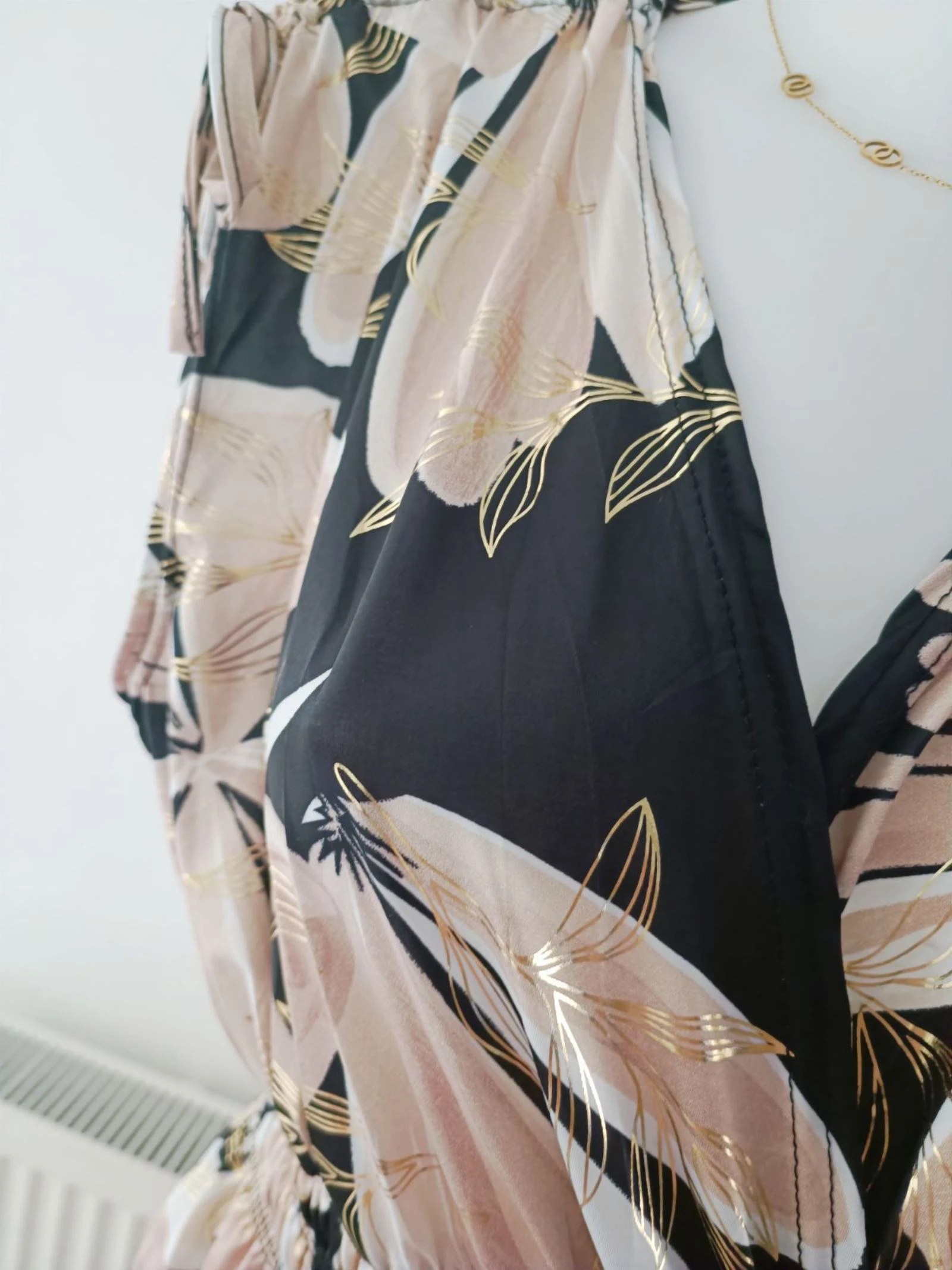 Robe magique noir beige blanc dorée  – photo 6